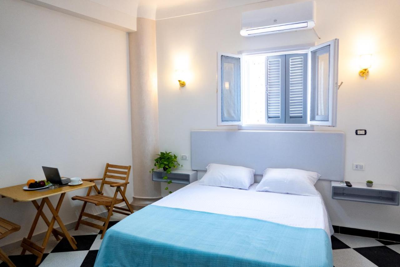 White Flat Aparthotel *